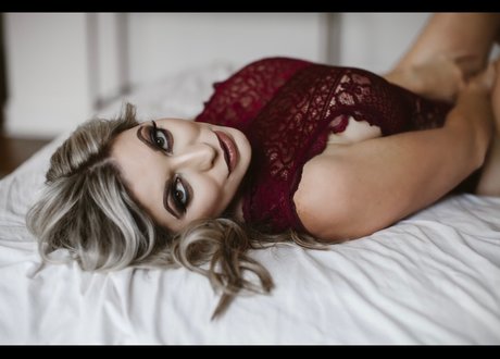 Nacktes geleaktes OnlyFans-Foto von Angelina