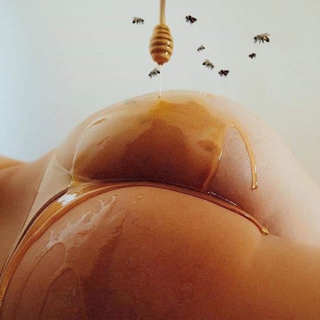 Nacktes geleaktes OnlyFans-Foto von Honey