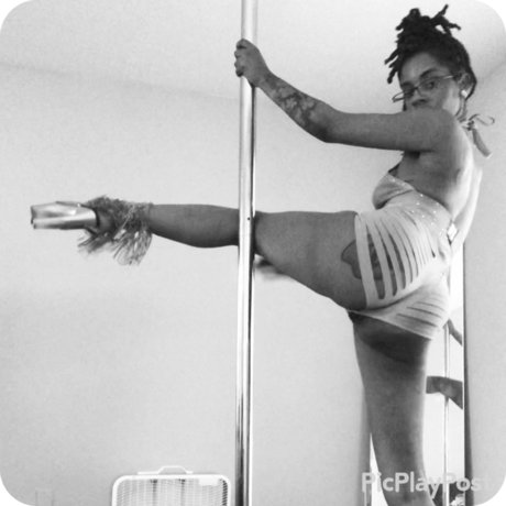 Nacktes geleaktes OnlyFans-Foto von Pole Fairy 
