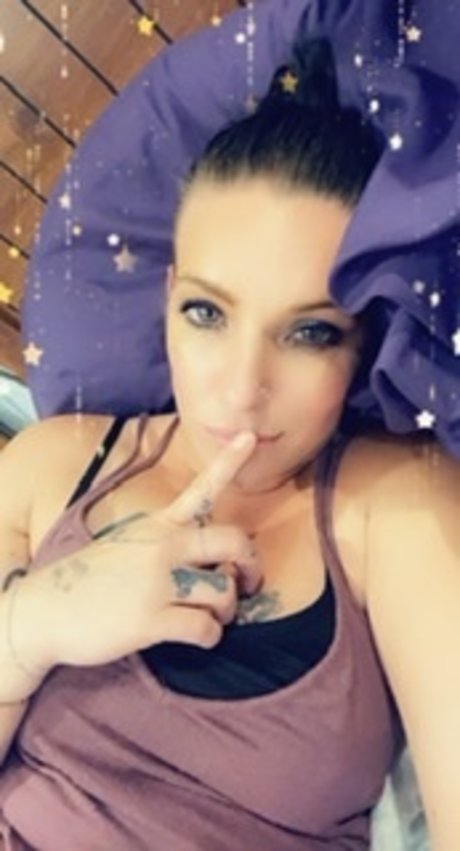 Nacktes geleaktes OnlyFans-Foto von Queenofthebrokenhearted420