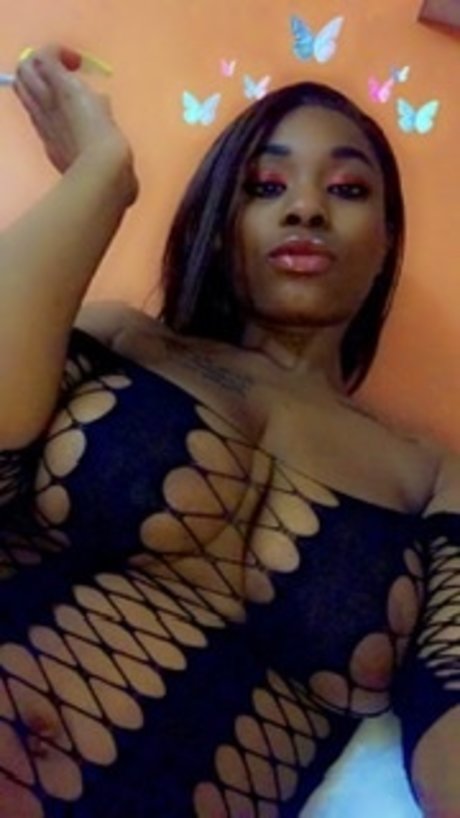 Nacktes geleaktes OnlyFans-Foto von Isismsfinest
