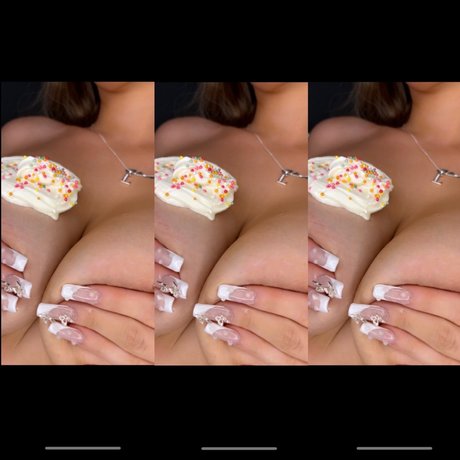 Nacktes geleaktes OnlyFans-Foto von Petite Latina Top 26