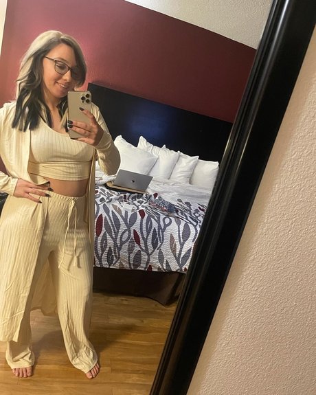 Nacktes geleaktes OnlyFans-Foto von Nurse Kaysey