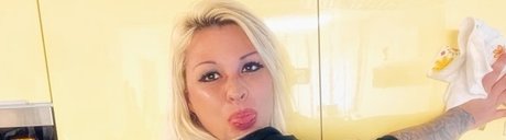 Nacktes geleaktes OnlyFans-Foto von Mrshousemother