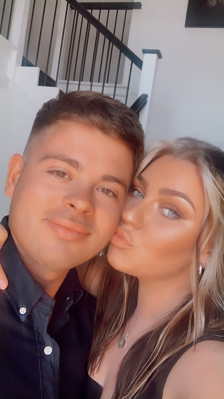 Nacktes geleaktes OnlyFans-Foto von Mr And Mrs H