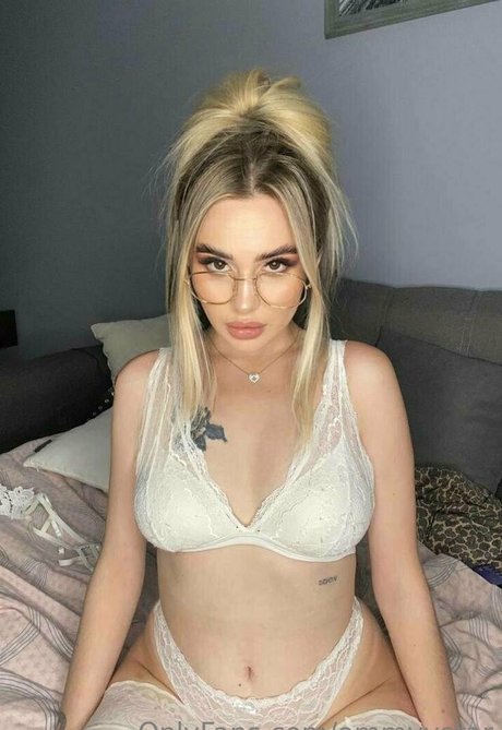 Nacktes geleaktes OnlyFans-Foto von Emmyystar