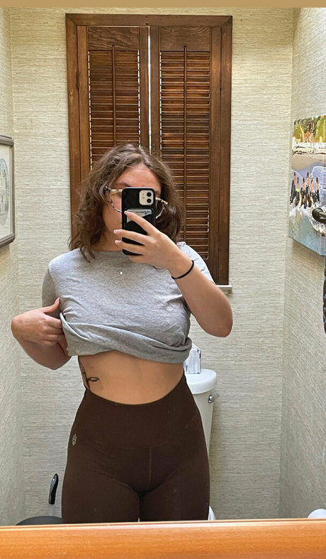Nacktes geleaktes OnlyFans-Foto von Ellaenchanted2