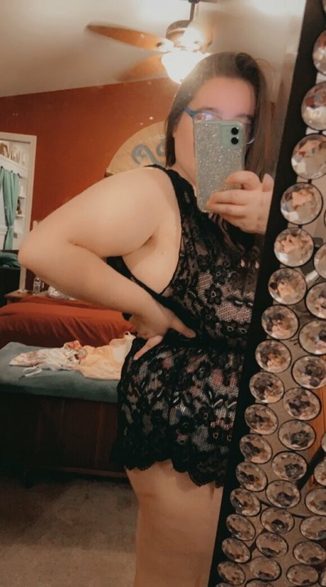 Nacktes geleaktes OnlyFans-Foto von Lilpeachpit