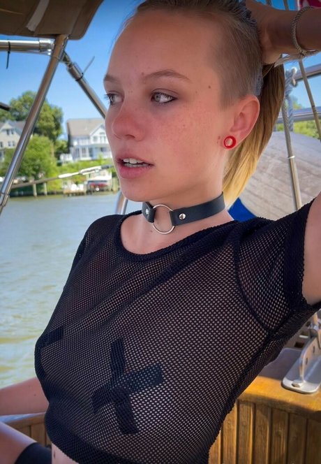 Nacktes geleaktes OnlyFans-Foto von Brawniebee