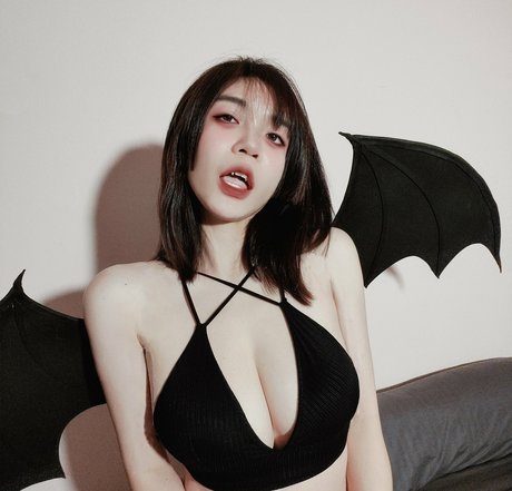 Nacktes geleaktes OnlyFans-Foto von Wutangyogurt