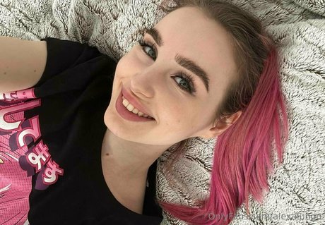 Nacktes geleaktes OnlyFans-Foto von Alexalungu