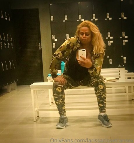 Larissaclosetransex