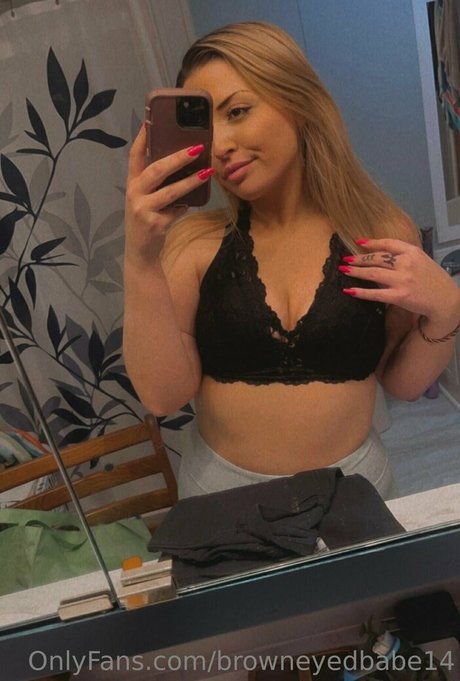 Nacktes geleaktes OnlyFans-Foto von Browneyedbabe14