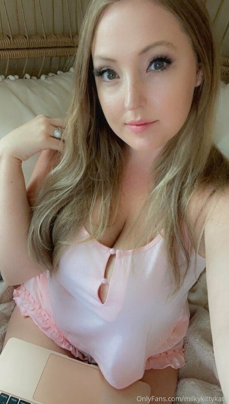 Nacktes geleaktes OnlyFans-Foto von Milkykittykate