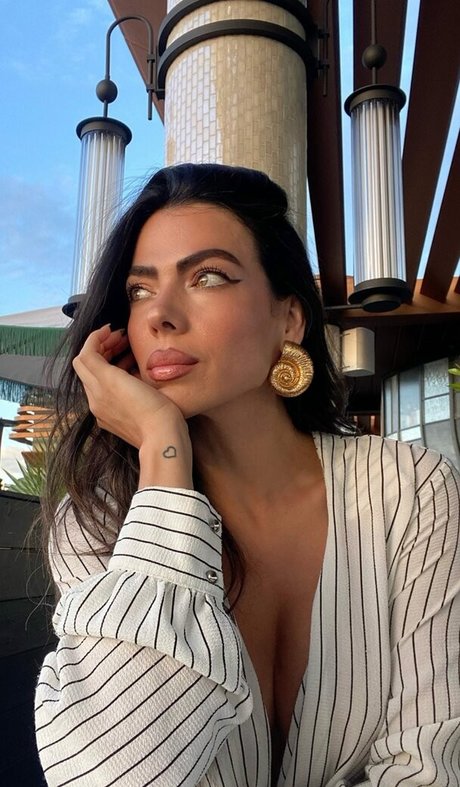 Nacktes geleaktes OnlyFans-Foto von Danellaurbaytv