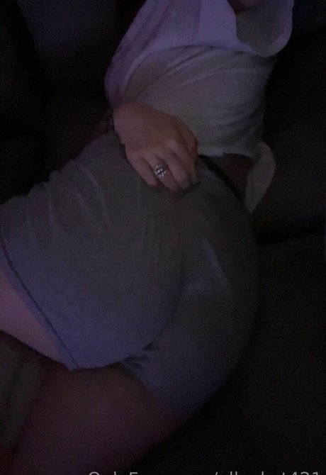 Nacktes geleaktes OnlyFans-Foto von Lleykt421