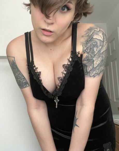 Nacktes geleaktes OnlyFans-Foto von Bloodberry Tart