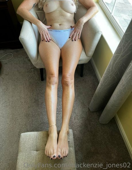 Nacktes geleaktes OnlyFans-Foto von Kenziejo