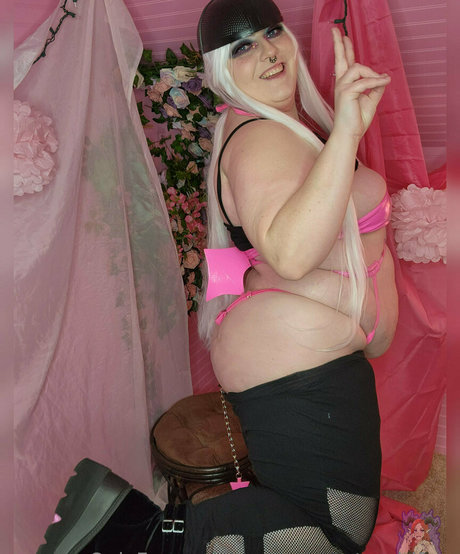 Nacktes geleaktes OnlyFans-Foto von Curvymonstergirlfree