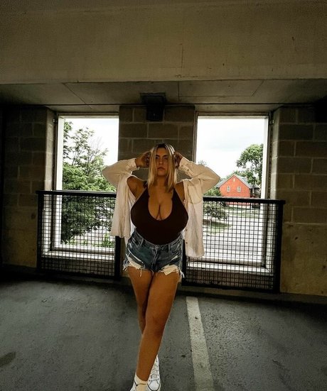 Nacktes geleaktes OnlyFans-Foto von Sierra Bellingar
