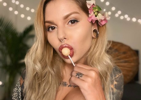 Nacktes geleaktes OnlyFans-Foto von Dilylabloom