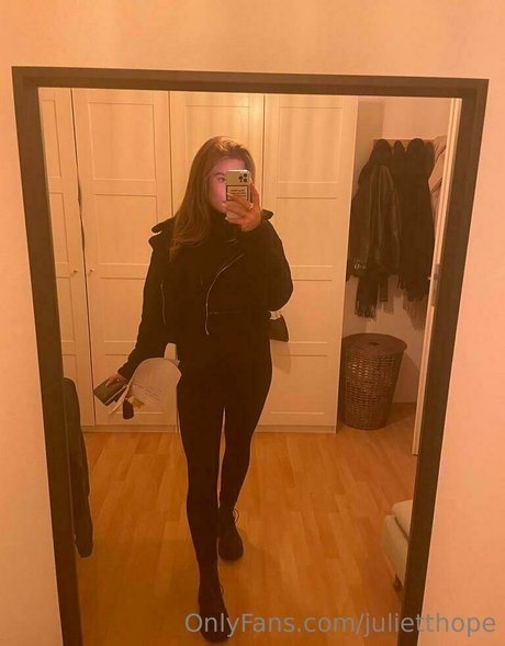 Nacktes geleaktes OnlyFans-Foto von Julietthope