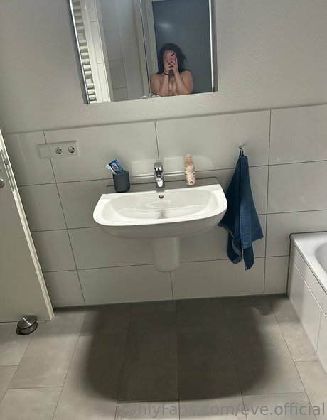 Nacktes geleaktes OnlyFans-Foto von Eveofficial