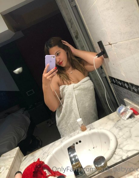 Nacktes geleaktes OnlyFans-Foto von Iarababy