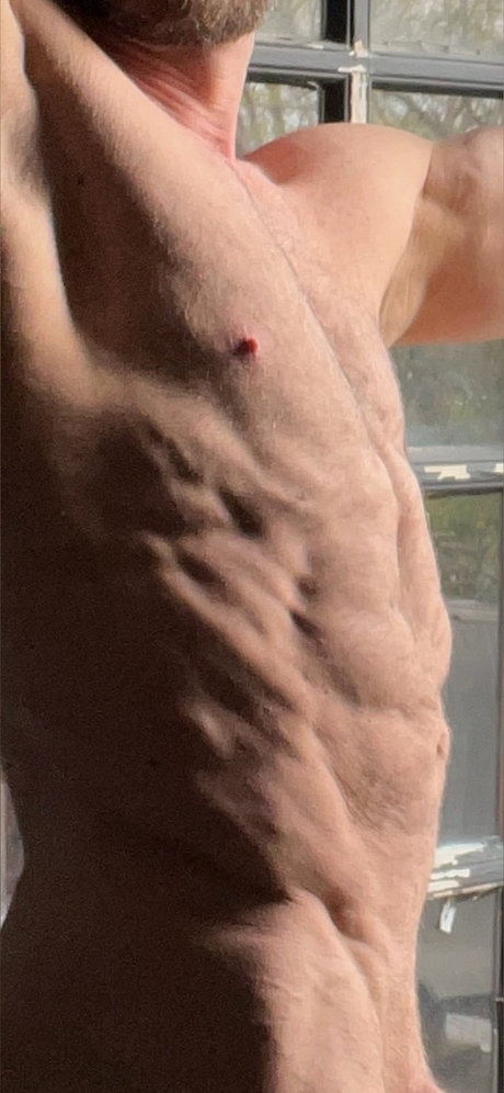 Nacktes geleaktes OnlyFans-Foto von Musclebull