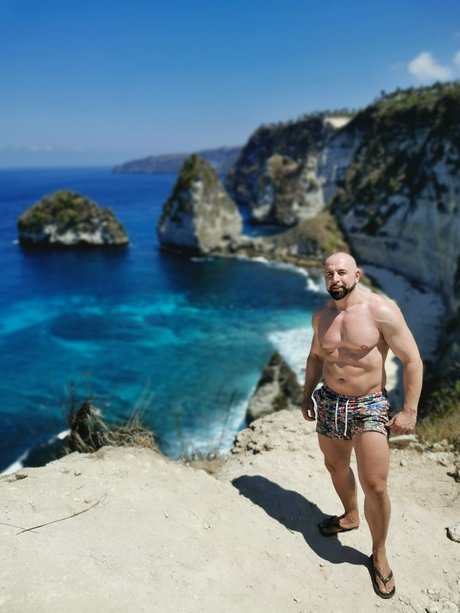 Nacktes geleaktes OnlyFans-Foto von Muscdaddyxl