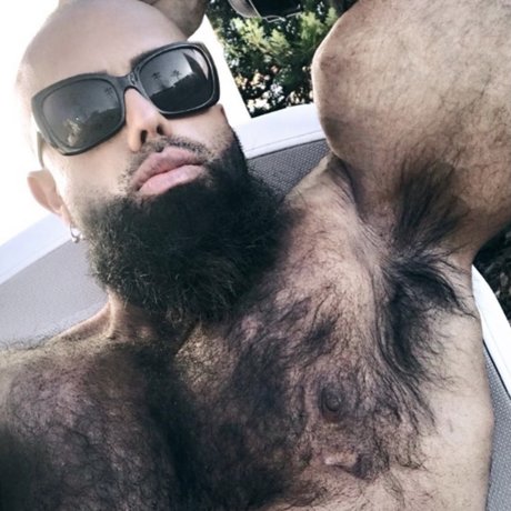 Nacktes geleaktes OnlyFans-Foto von Bearded Huge Muscle