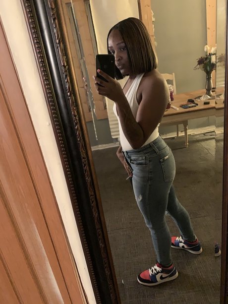 Nacktes geleaktes OnlyFans-Foto von Lol
