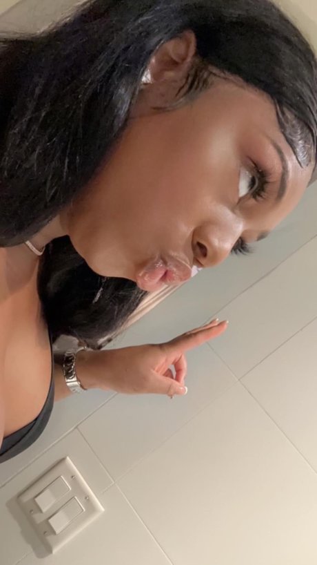 Nacktes geleaktes OnlyFans-Foto von Dream East