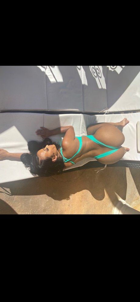 Nacktes geleaktes OnlyFans-Foto von Eboni