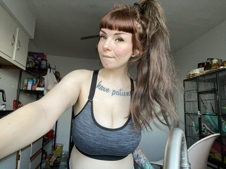 Nacktes geleaktes OnlyFans-Foto von Gabbidoesit
