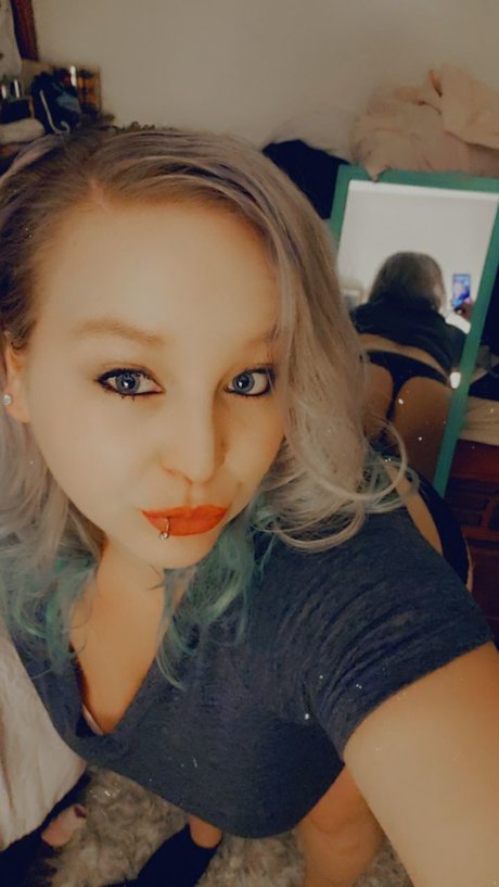 Nacktes geleaktes OnlyFans-Foto von Msmalice