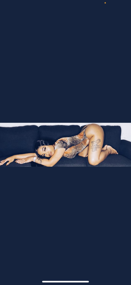 Nacktes geleaktes OnlyFans-Foto von Back End Re