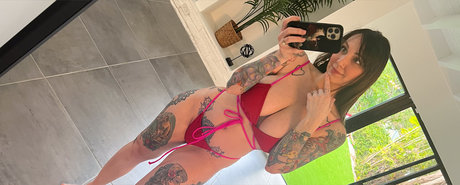 Nacktes geleaktes OnlyFans-Foto von Erica Fett