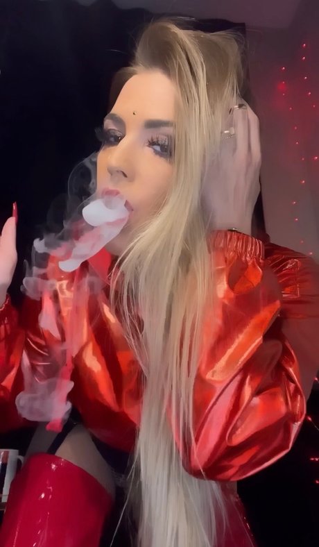 Nacktes geleaktes OnlyFans-Foto von Gtmsmokinggoddess