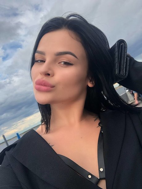 Nacktes geleaktes OnlyFans-Foto von Ellie