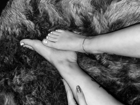 Nacktes geleaktes OnlyFans-Foto von Feetsbymissbarbie