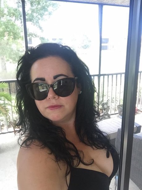Nacktes geleaktes OnlyFans-Foto von Ellie