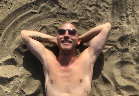 Nacktes geleaktes OnlyFans-Foto von Goldafternoon