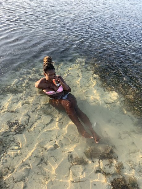 Nacktes geleaktes OnlyFans-Foto von Goldenrose