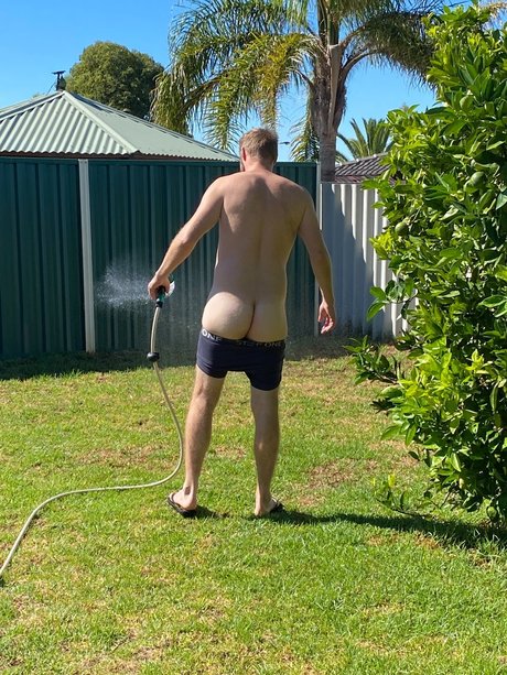 Nacktes geleaktes OnlyFans-Foto von Naked Skateboard