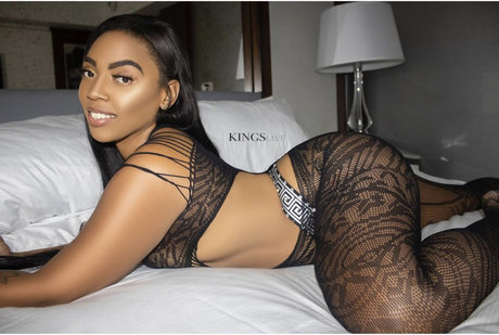 Nacktes geleaktes OnlyFans-Foto von Naeneezy