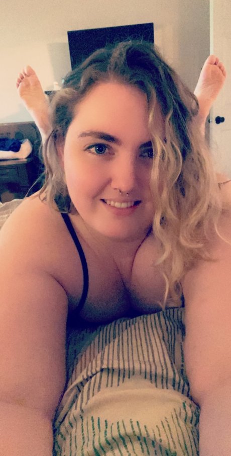 Nacktes geleaktes OnlyFans-Foto von Curvy Corn 