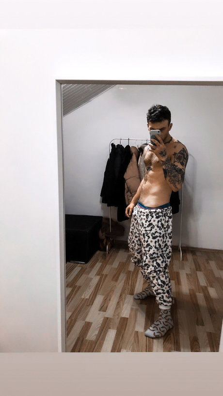 Nacktes geleaktes OnlyFans-Foto von Damzej