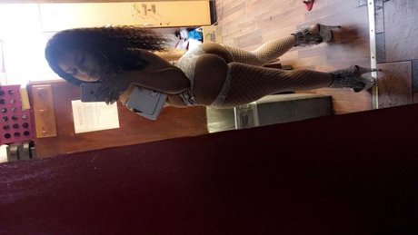 Nacktes geleaktes OnlyFans-Foto von Destinee Love