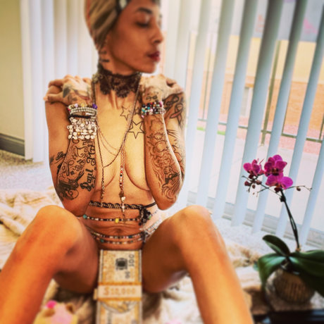 Nacktes geleaktes OnlyFans-Foto von Bebe